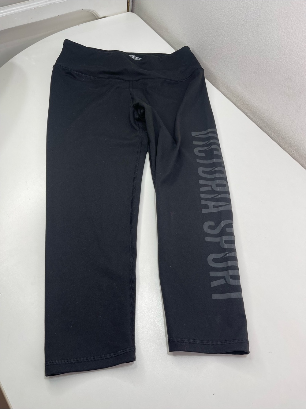 Victoria Secret Sport Women's M Capri Leggings Knockout Black Leg Logo Yoga Gym